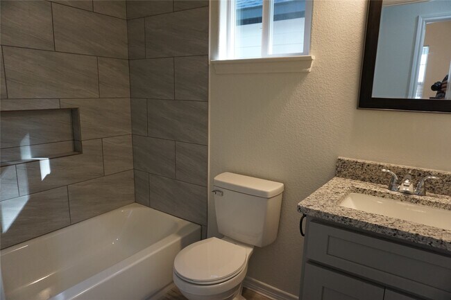 Building Photo - 9868 Arbor Oak