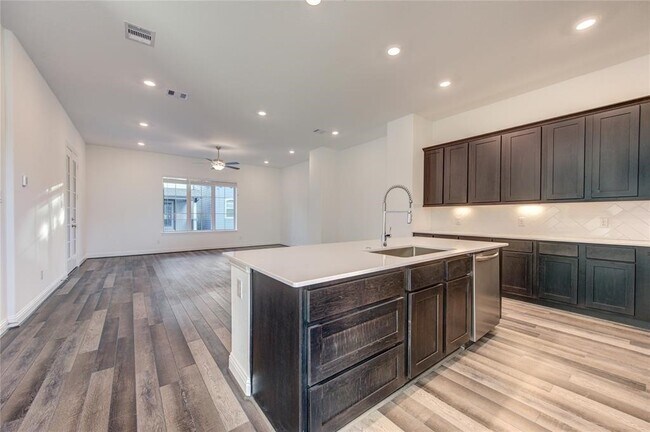 Building Photo - 1415 Adell Rose Ln