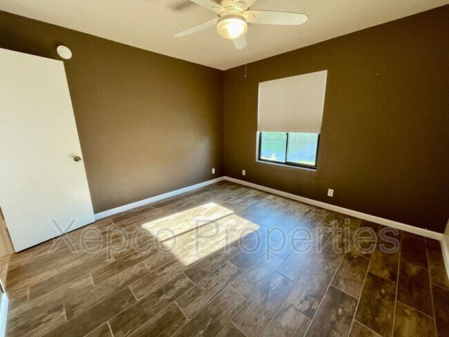 Building Photo - 2353 E Miramonte Cir