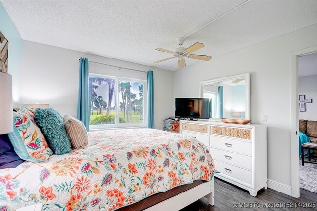 Building Photo - 5563 NE Gulfstream Way