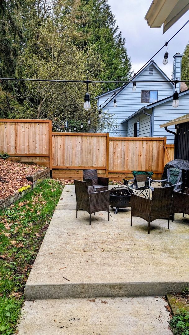 Building Photo - Wonderful Two-Story Seattle House ready to for a family to make it a HOME!