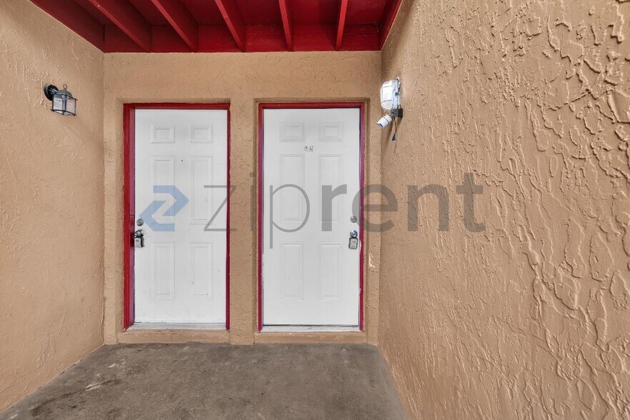 Building Photo - Unit 2