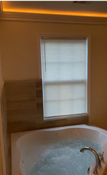 Building Photo - 825 Forest Lake Dr S