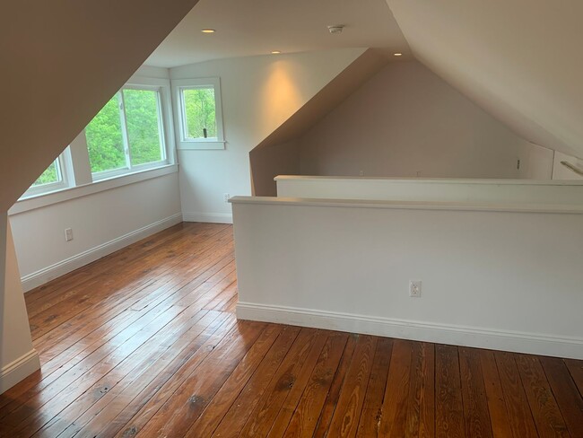 Building Photo - 9050 Easton Rd