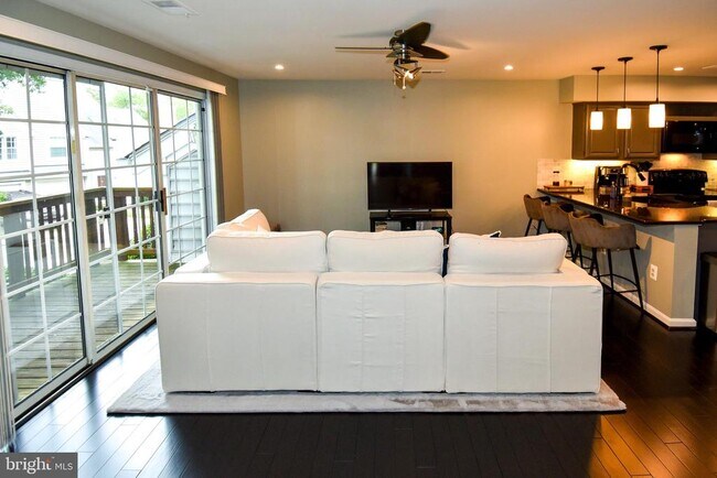 Building Photo - 406 Fortress Way