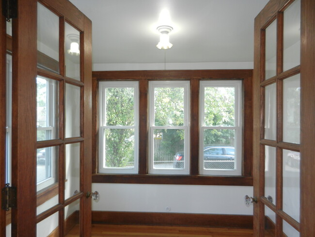 Sitting/Reading Room - Natural Light - 219 W Locust St