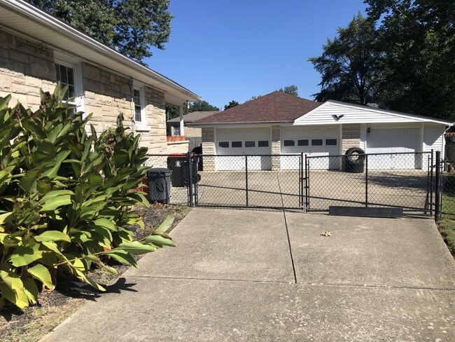 Building Photo - 113 Southview Terrace