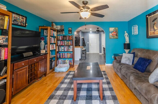 Building Photo - 5 Timberwood Dr