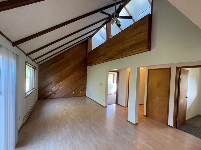 Building Photo - Custom 3 Bedroom Home for Rent
