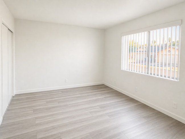 Building Photo - Green and Lush community, centrally located