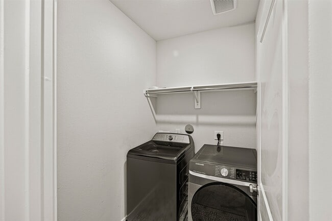 Building Photo - 16631 Lake Austin St