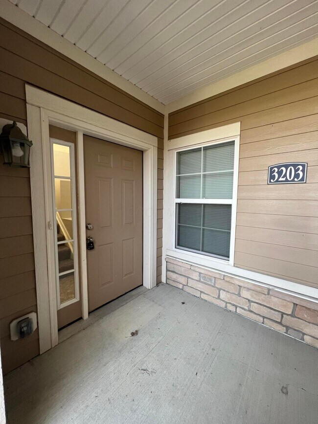 Building Photo - 3203 Rossmore Cir