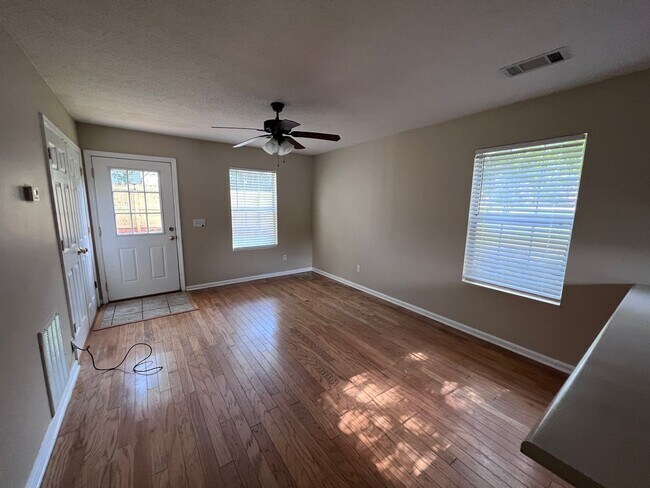 Building Photo - Jason 378-380