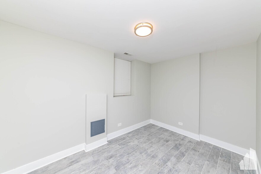 Building Photo - 2437 N Ashland Ave