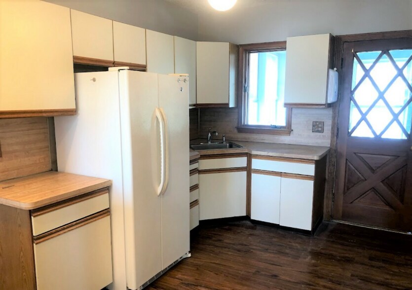 Building Photo - 82 Empire St