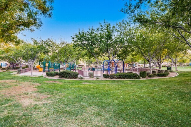 Building Photo - FULLY FURNISHED! Exudes sophistication with designer touches throughout