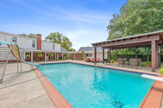 Building Photo - 1026 S Morgan Ave