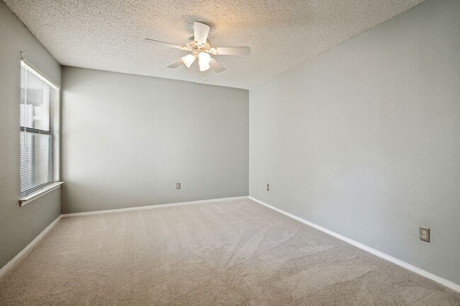 Building Photo - 1813 Sherwood Pl