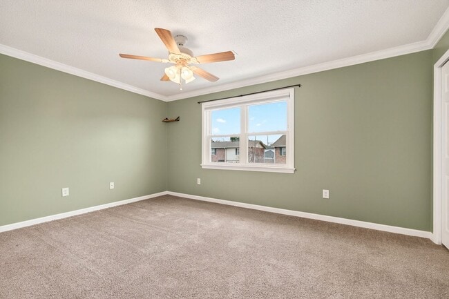 Building Photo - Quiet Retreat, Prime Location!