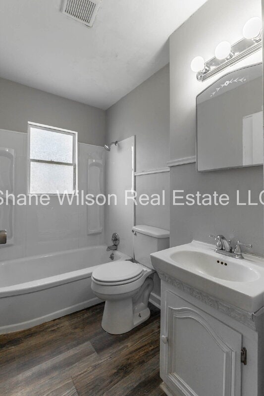 Building Photo - 2904 5th Ave