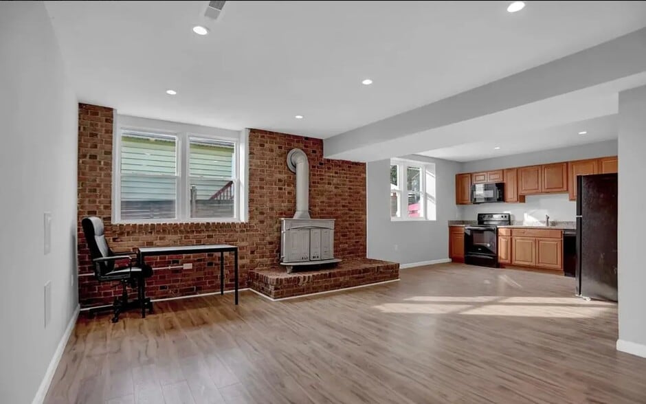 Building Photo - 5922 Benton Heights Ave