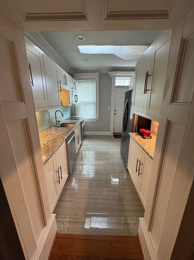 Building Photo - Charming 2 Bedroom 2 Bathroom House in Lawrenceville!