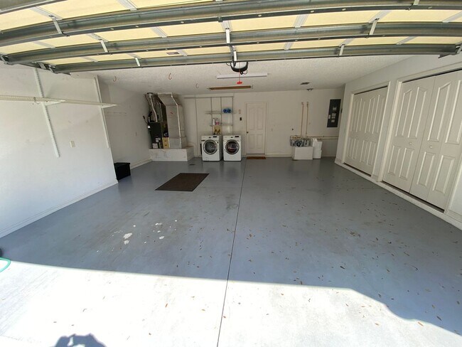 Building Photo - SEASONAL RENTAL in Glenview - 3 Beds, 2 Ba...
