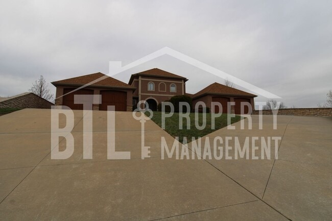 Building Photo - Fully Furnished 2 Bedroom 2.5 Bath Duplex with loft!