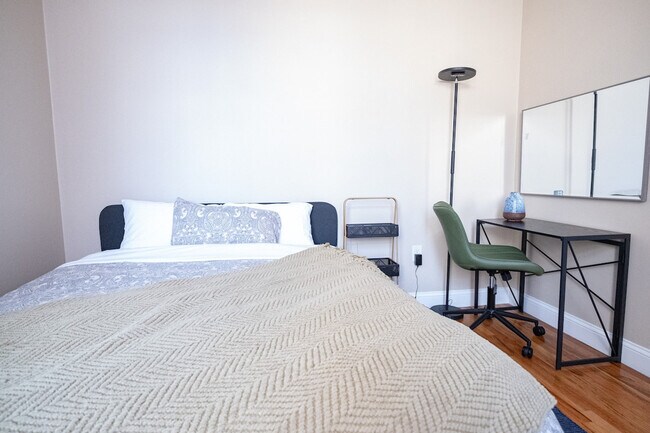 Building Photo - 245 W 113th St