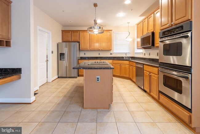 Building Photo - 3905 Woodreed Dr