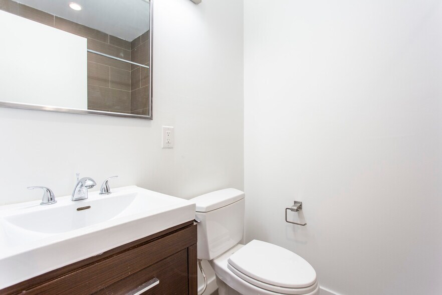 Building Photo - 1519 Ogden St