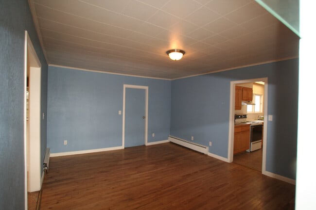 Building Photo - Single Family Home off Frontage Rd!