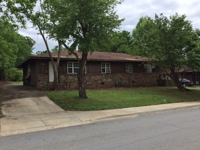 Building Photo - 508/510 S Duncan Ave