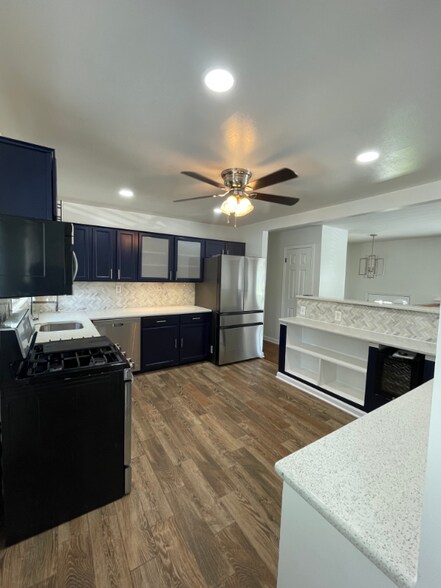 Building Photo - 5609 Dundalk Dr