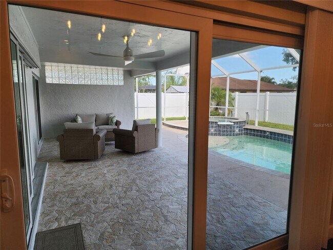 Building Photo - 1856 Woodhaven Cir