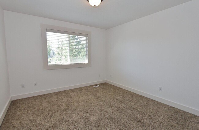 Building Photo - 4325 N McKinley Pk Ave
