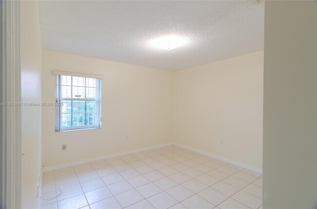 Building Photo - 3373 SW 28th Terrace