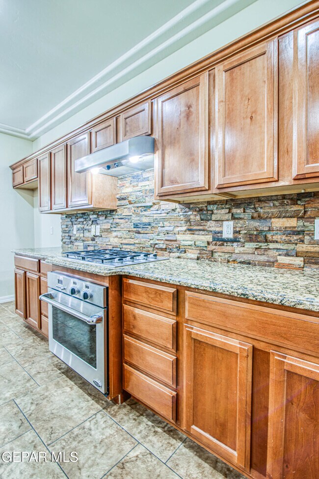 Building Photo - 13401 Emerald Pond Dr