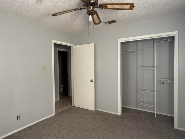 Building Photo - 108 Fiesta Dr