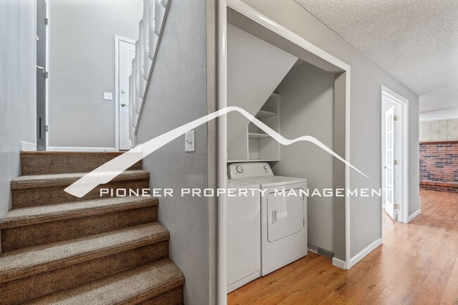 Building Photo - Spacious Split-Level Home in D20 with Mountain Views, 2 Car Garage, Fenced Yard and AC!