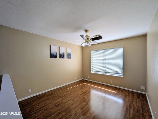 Building Photo - 8861 W Paradise Dr