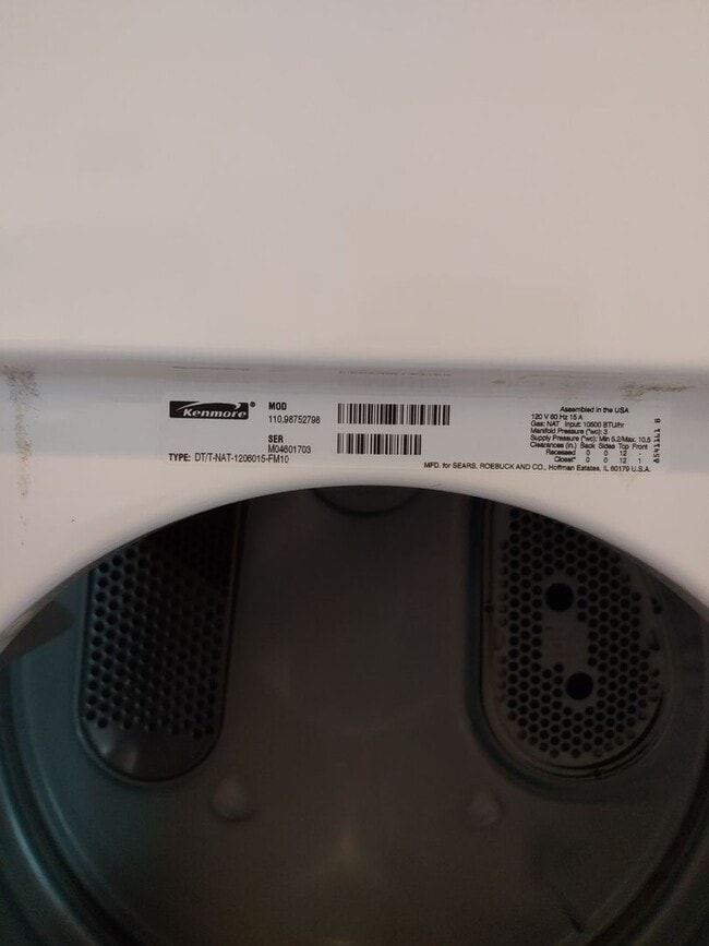 Building Photo - Gorgeous Spacious TownHome in Downtown Mou...