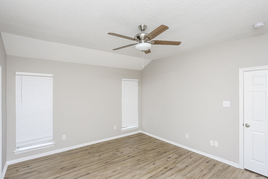 Building Photo - 8017 Jolie Dr