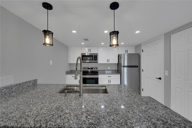 Building Photo - 1755 Four Mile Cove Pkwy