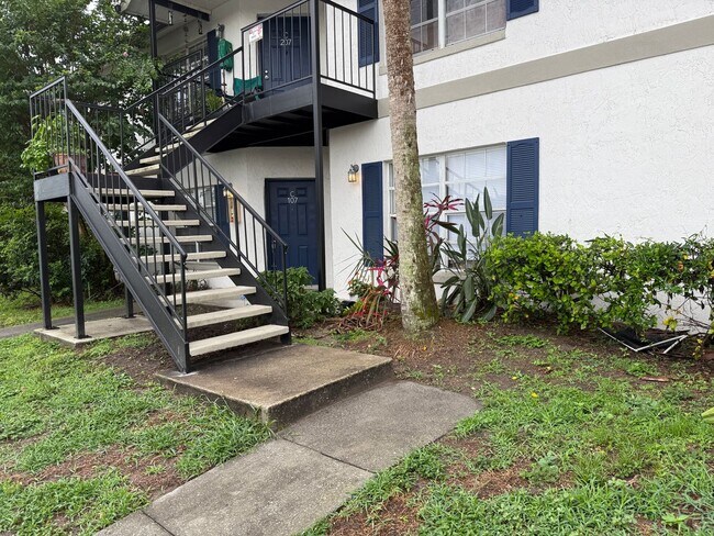 Primary Photo - 2 Bed/2 Bath 1st Floor condo at Lancelot W...