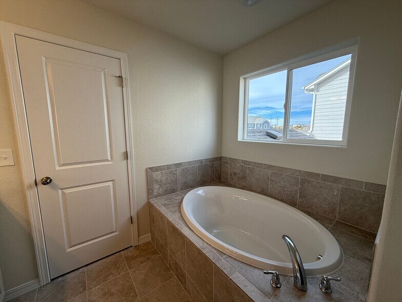 Building Photo - 8221 Sophia Ln