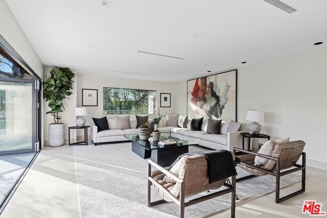 Building Photo - 2301 Donella Cir