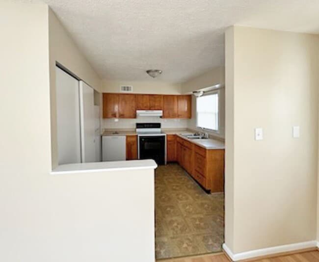 Building Photo - POM1857