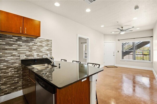 Building Photo - 1807 Poquito St