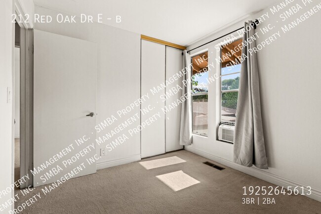 Building Photo - 212 Red Oak Dr E